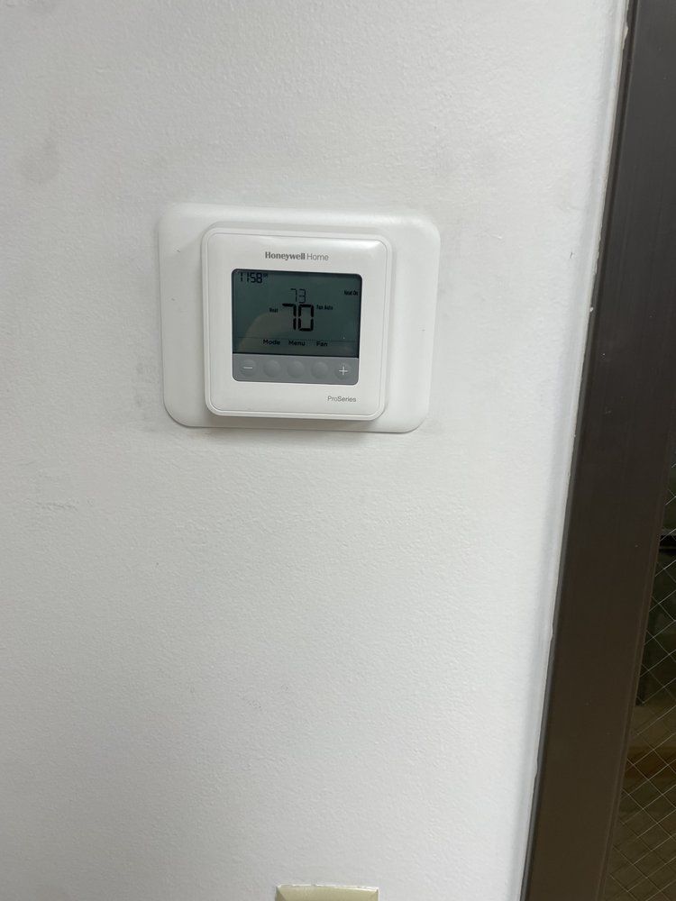 A Honeywell Home T6 ProSeries thermostat installed and running by Temperature Select Air.